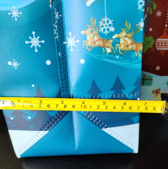 Christmas gift bags NWT-4 assorted set, reusable woven polyplastic.10x6.75x12.5 - Picture 10 of 11